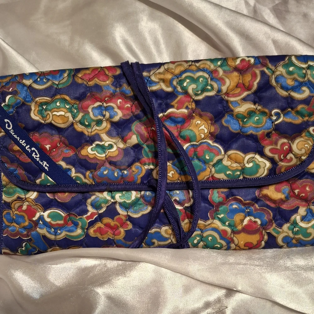 Oscar De La Renta Vibrant Quilted Travel Jewelry Organizer with Floral Pattern